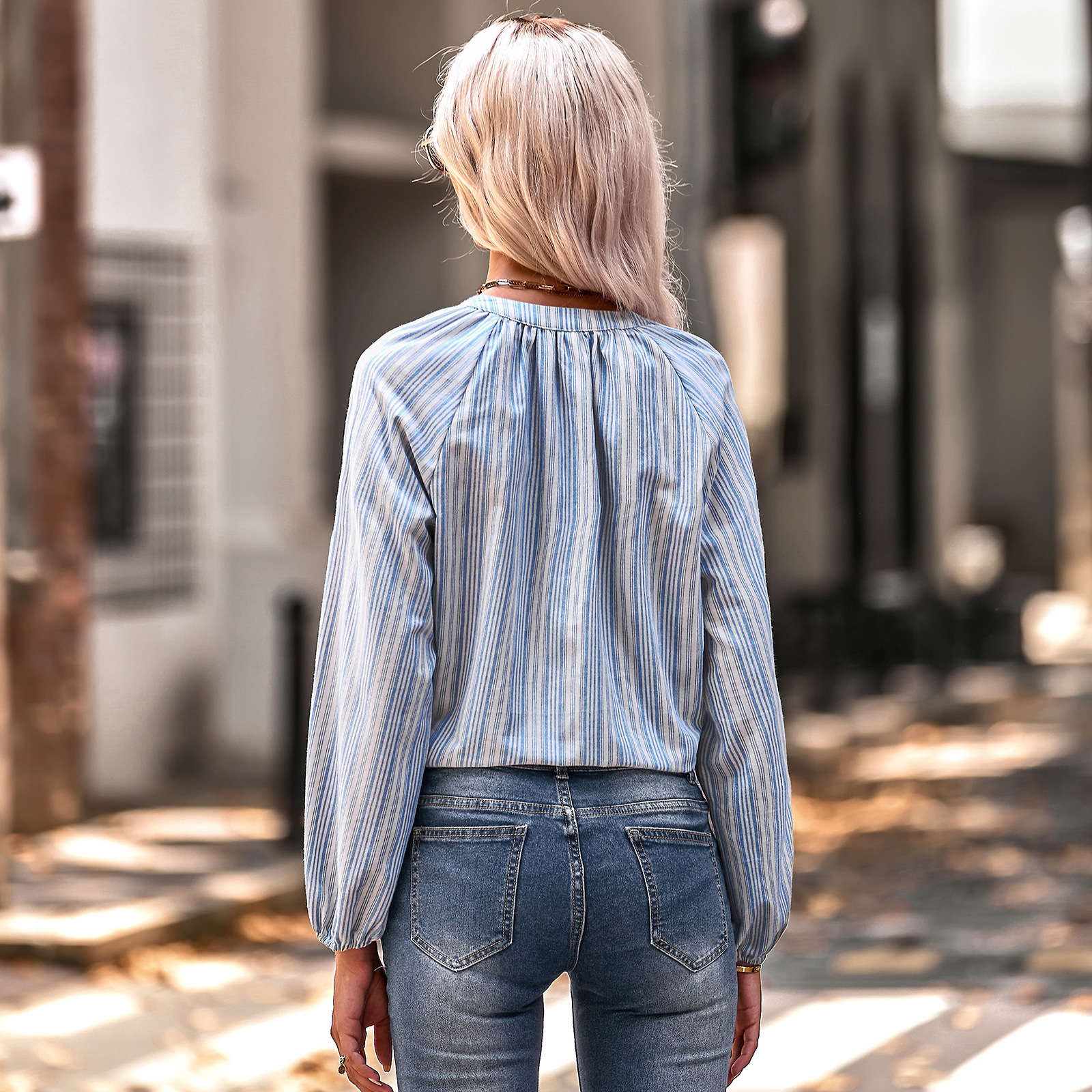 Fashion slim V-neck shirt