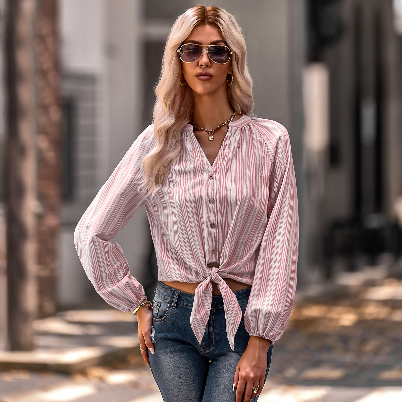 Fashion slim V-neck shirt