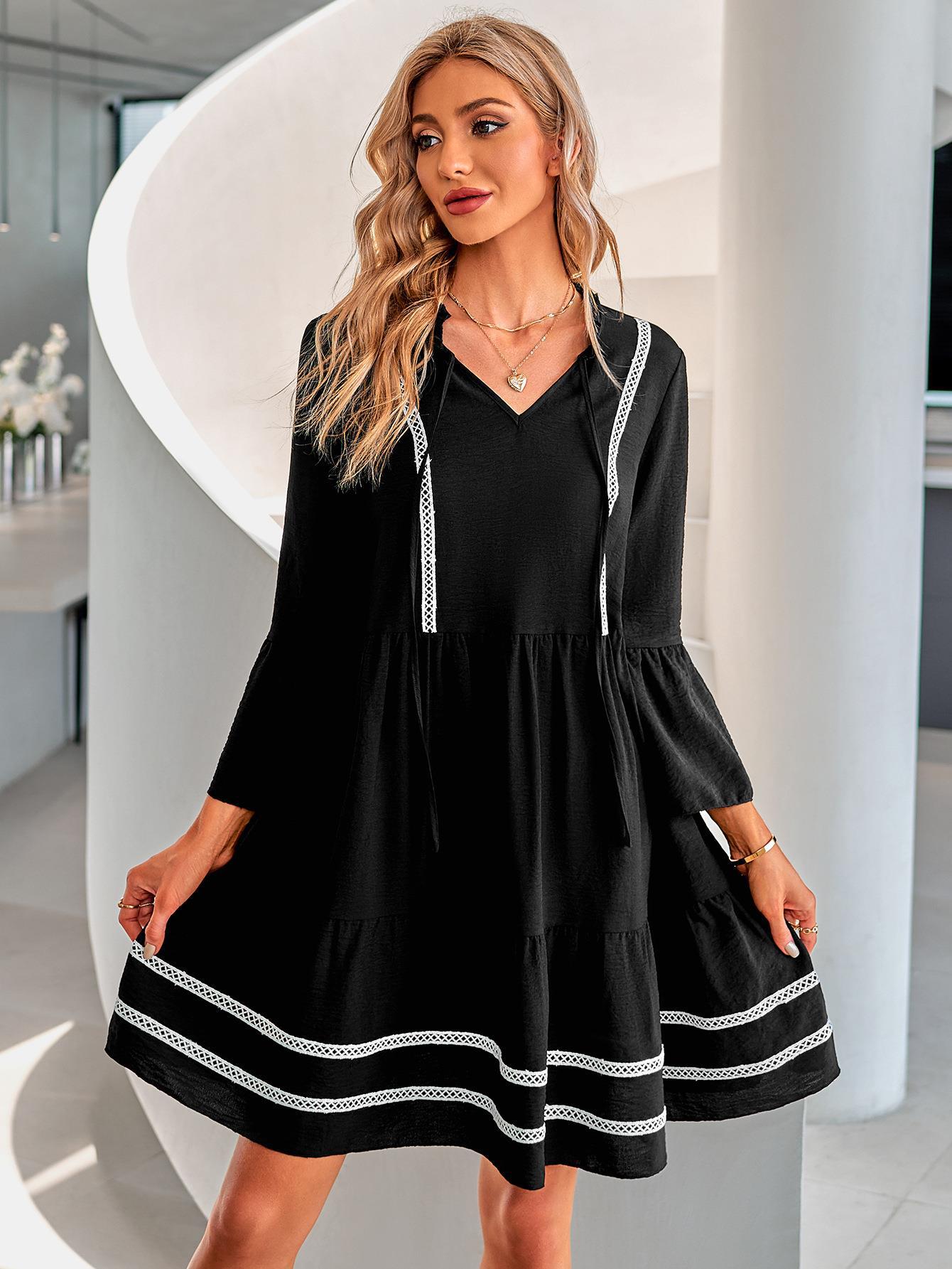 V-neck webbing dress