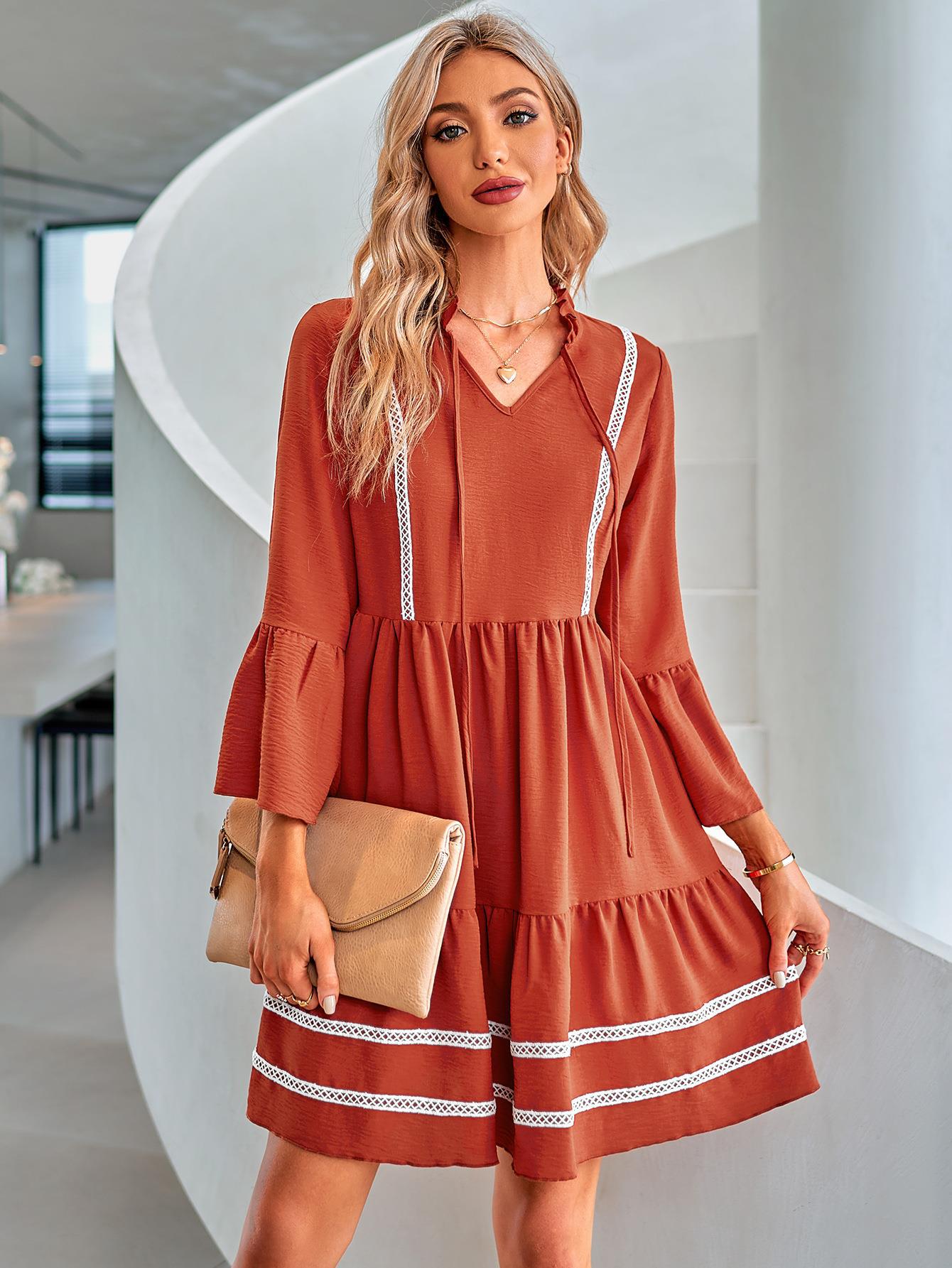 V-neck webbing dress